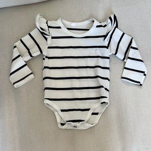 Black and white striped ruffle long sleeve 6-9m